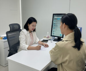 bác sĩ tư vấn phác đồ